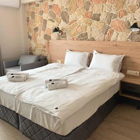 камъните 酒店 3*